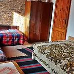 за гости шейтанови * Trŭn