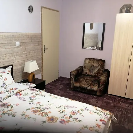 Casa di campagna за гости шейтанови Trŭn
