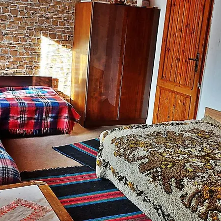 за гости шейтанови * Trŭn